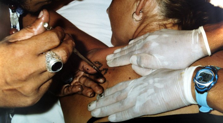 tattoo met de hand gezet