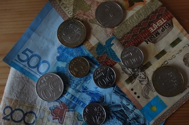 Wat is de munteenheid en wat kost reizen in Kazachstan?